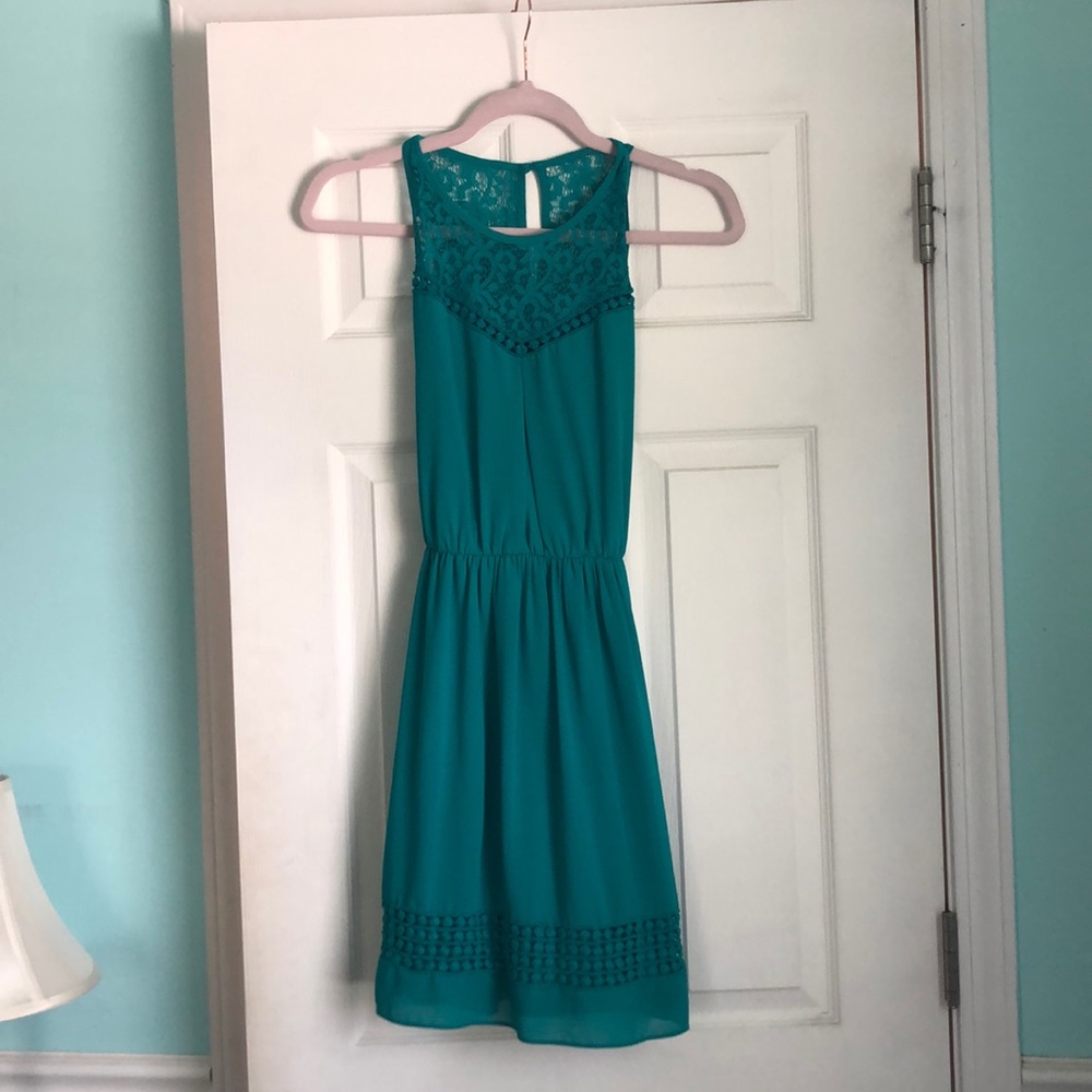 green dress